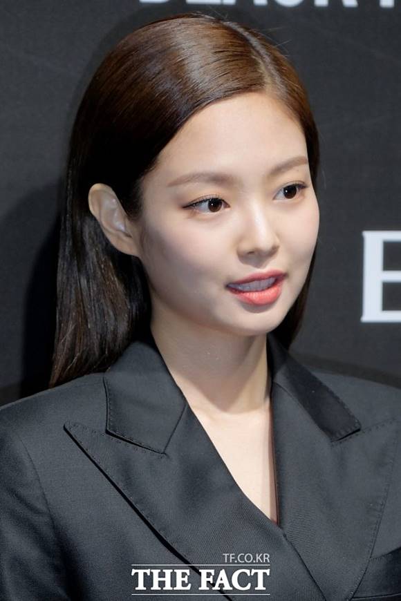 블랙핑크 <b>제니</b>, <b>서울대</b> 의대에 1억 <b>기부</b>…"인재 양성 보탬 위해"