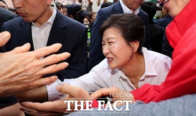 박근혜 전 대통령, 서문시장 방문해 '<b>김문수 후보 지원</b>'