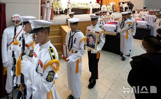 포항 해군 <b>해상초계기 순직 장병</b> 합동 <b>영결식</b> 엄수