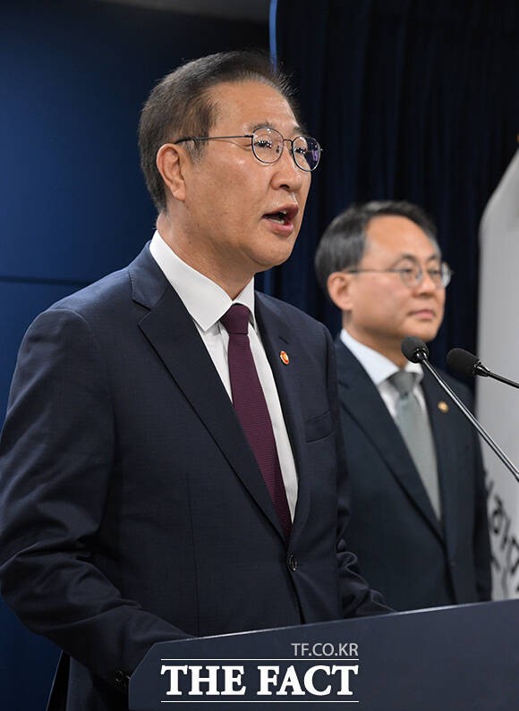 '<b>사표</b> 수리' <b>박성재 법무</b>장관 "진정한 국민 통합 구현되길"