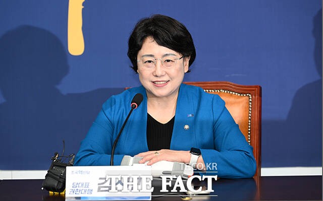 조국혁신당 "이재명 <b>대통령 재판</b> 즉각 <b>중단</b>해야"