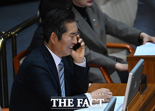 <b>정청래</b> <b>당대표 출마</b> 공식화…"이재명 대통령과 한 몸"