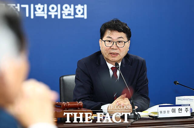국정기획위 "정부 출범부터 '제2의 IMF' 수준"…중소·<b>자영업 대책</b> 주문