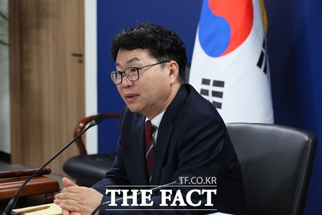 국정기획자문위원회 경제1분과, 기재부 <b>업무보고</b>…"신속 추경" 주문