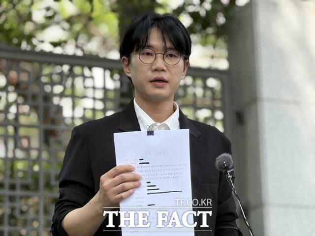 '인천세관 마약 수사 외압' 의혹을 제기한 백해룡 전 서울 영등포경찰서 형사과장(경정)이 "말레이시아 마약조직원의 '총 세 차례에 걸쳐 공항을 통해 마약을 밀반입했다'는 자백에도 검찰은 1건만 기소하고 2건은 수사조