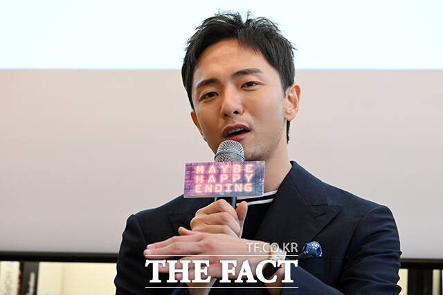 브로드웨이 홀린 '<b>어쩌면 해피엔딩</b>' <b>박천휴</b> 작가 [포토]