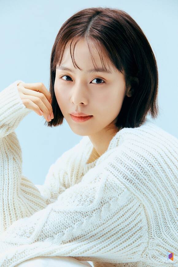 <b>최윤라</b>, 결혼 7개월 만에 <b>임신</b> 소식 전해…"건강·태교에 전념"
