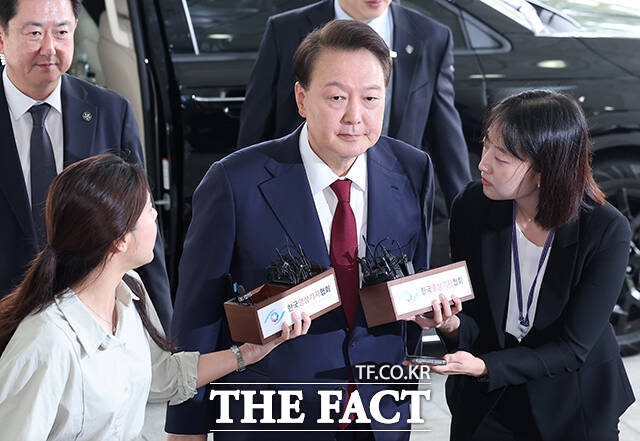 <b>내란특검</b> "<b>윤석열</b>, 박창환 총경이 조사…외환 혐의도 예정"