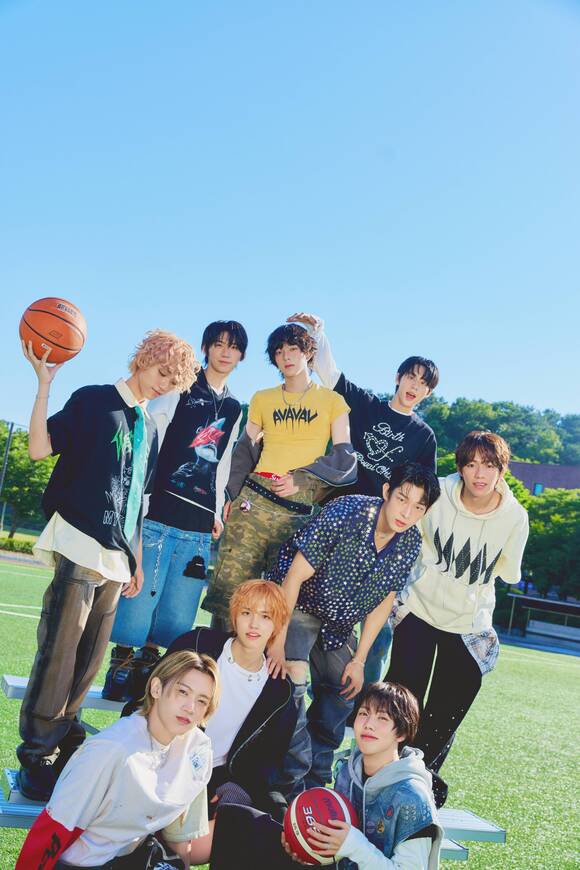 [AHOF featured in new NAVER article](https://m.entertain.naver.com/home/article/629/0000403954) ## [TF초점] 아홉, 어설픈 …