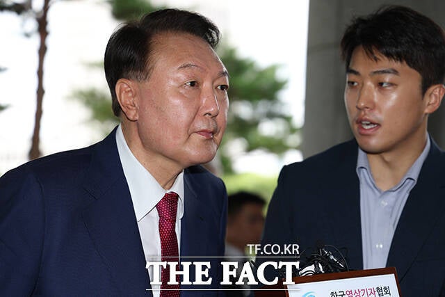<b>윤석열</b>, <b>내란특검</b> 피의자 신문 <b>종료</b>…8시간 30분 만에