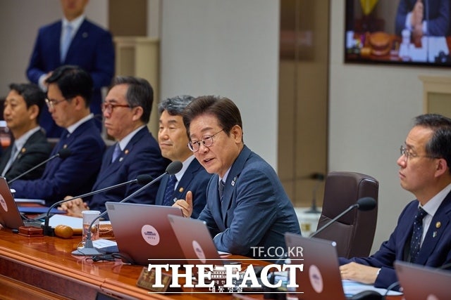 이재명 대통령 "인천 <b>맨홀 사고 책임자</b>에 <b>엄중</b>한 <b>조치</b>"