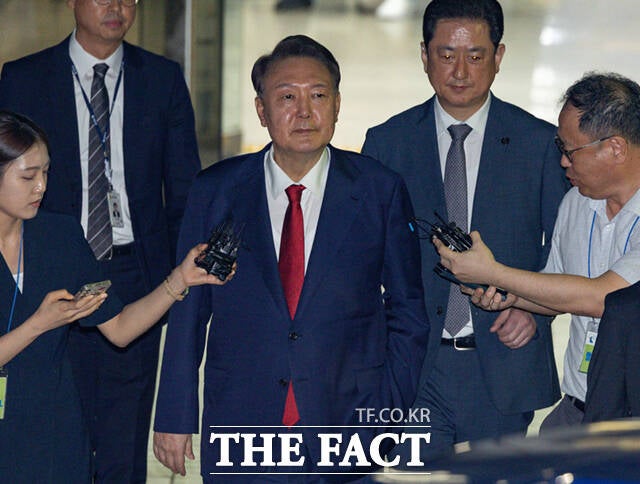 <b>윤석열 구속심사</b>, 6시간 38분 만에 종료…서울구치소서 <b>대기</b>