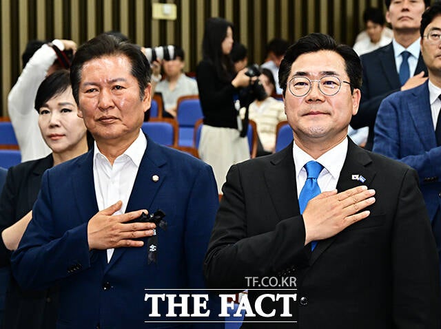 <b>정청래</b> vs <b>박찬대</b>…민주당 차기 당권 <b>경쟁</b> 본격화