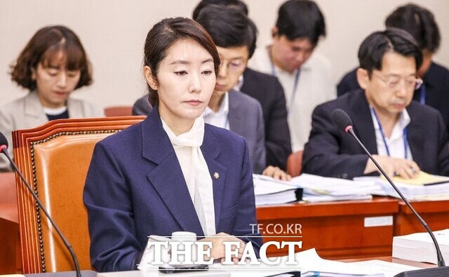 <b>강선우</b> <b>청문회</b>, 시작도 전에 '피켓 공방'…여야 고성