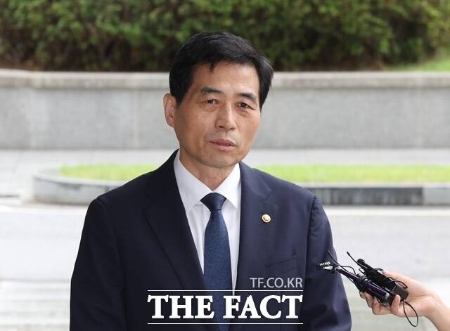 <b>김민기</b> 국회 사무총장, <b>내란특검</b> 참고인 <b>출석</b>