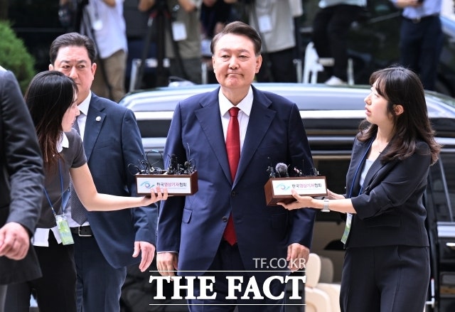 <b>내란</b><b>특검</b>, <b>윤석열</b> 3차 강제구인 시도…"오후 2시 조사실로"