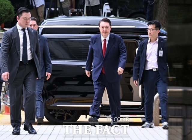 <b>윤석열</b>, 18일 <b>구속적부심</b> <b>출석</b>…"건강 악화 <b>직접</b> 호소"