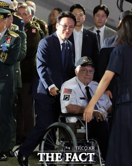 <b>김민석</b> "<b>유엔군</b> 헌신에 감사…평화 연대 확장해 희생 보답"