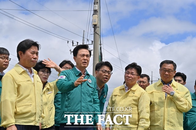 <b>김태흠</b> 충남도지사, <b>호우 피해 복구</b> 현장 점검