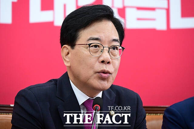 <b>송언석</b>, 당사 압색에 "李정권, '충견' 앞세워 <b>깡패짓</b>…분노"
