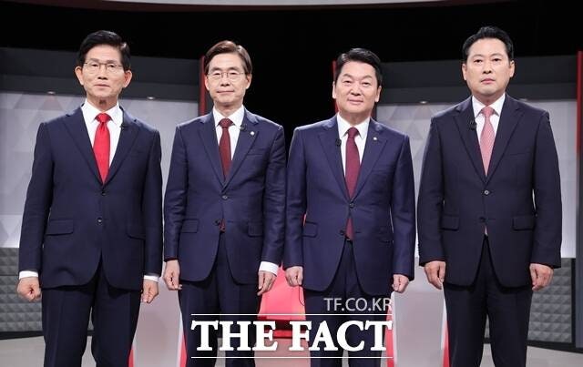 [국힘 2차 <b>TV토론</b>] "尹·계엄 옹호 버려야" vs "내부 적 없어야"