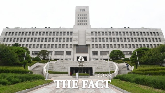 '강제추행 무죄' 전 <b>서울대 교수</b>…<b>대법</b> "해임은 정당"