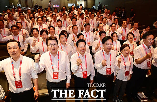 <b>장동혁</b> "<b>연찬회</b>, 李 정권과 싸우기 위해 전쟁터로 나가는 <b>출정식</b>" [TF사...
