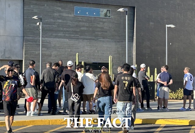 'MLS 스타' <b>손흥민</b>, LAFC <b>홈 데뷔전</b> 90분 활약...2만 관중 '환호'