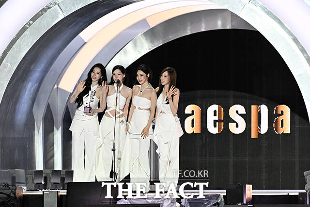 [2025 <b>TMA</b>] 에스파, <b>올해의 아티스트</b> 수상