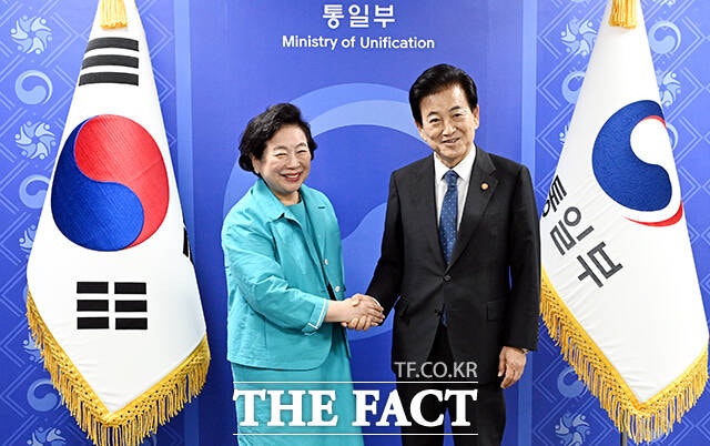 정동영, 현정은 만나 "北 원산-<b>금강산</b> <b>연계</b> <b>관광</b> 실현되길"