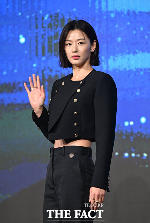 <b>전지현</b>, '<b>북극성</b>' 대사 <b>논란</b>에 中 광고 취소?…"사실 아냐"