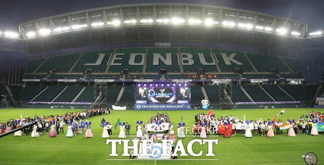 세계 첫 <b>드론축구월드컵</b>, <b>전주</b>서 <b>개막</b>…33개국 참가