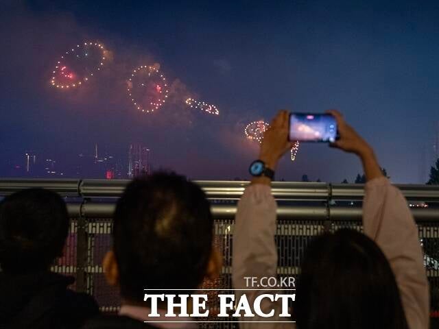 <b>여의도</b> '<b>불꽃축제</b>' 100만명 몰린다…오후부터 교통 통제