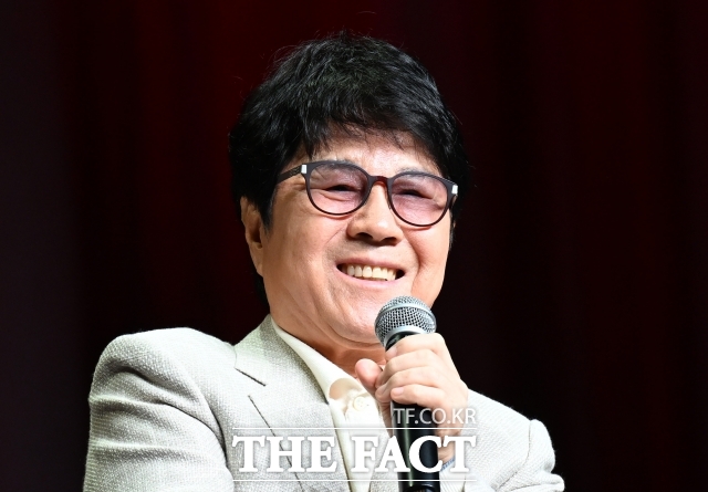 '가왕의 위엄' <b>조용필</b> KBS <b>콘서트</b>, '시청률 15.7%' <b>추석</b> 1위