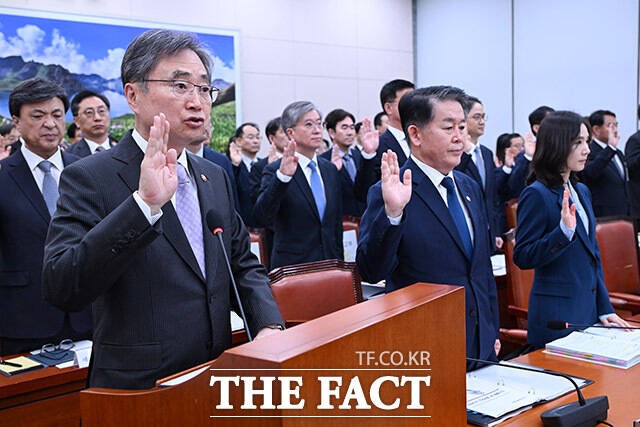 [2025 국감] 조현 "<b>트럼프</b>, <b>APEC</b> 오지만 정상회의 <b>불참 가능성</b>"