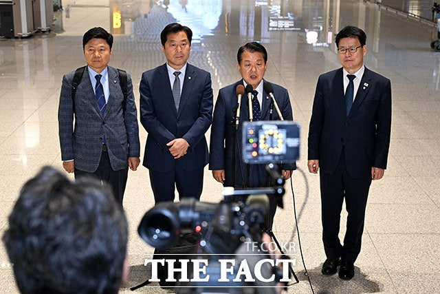 與 김병주, <b>캄보디아</b> 감금 <b>한국인</b> 3명 <b>구출</b>…"19일 귀국"