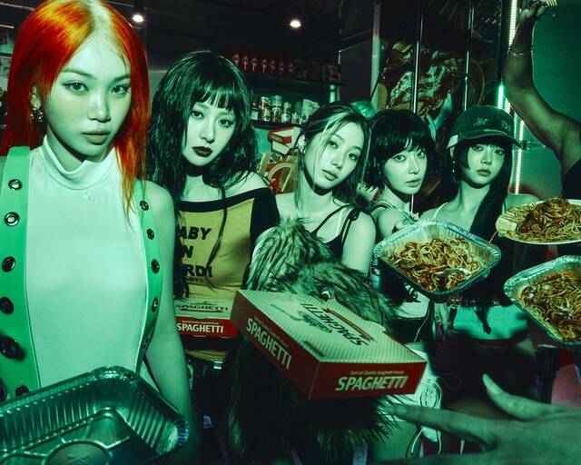 BTS <b>제이홉</b>, <b>르세라핌</b> 'SPAGHETTI' <b>피처링</b> 참여…완벽한 '킥'