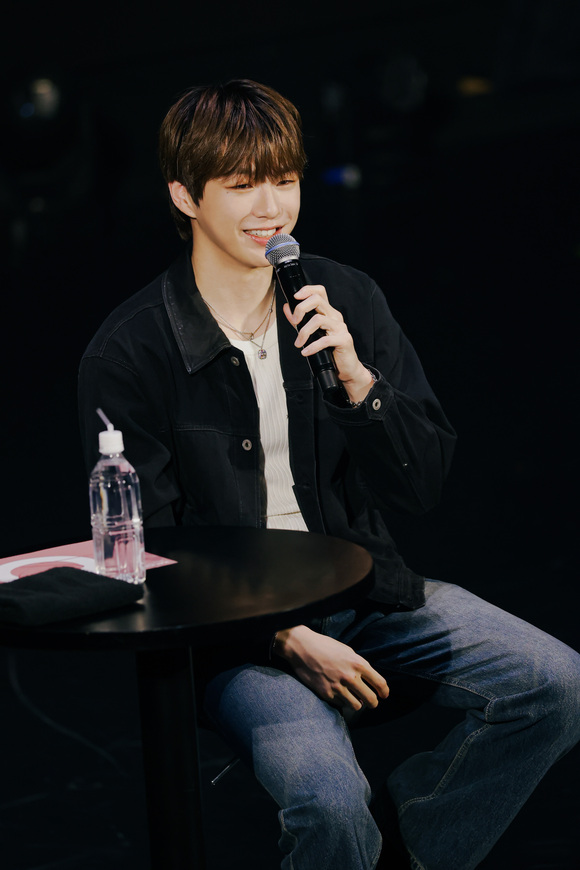 <b>강다니엘</b>, 日 도쿄 <b>팬미팅</b> 성료…'<b>수채화</b>' 선공개