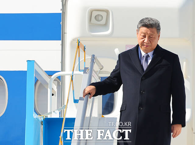 시진핑 중국 국가주석이 31일 경주에서 개최된 중일 정상회담에서 다카이치 사나에 일본 총리에게 일본의 식민지 지배와 주변국 침략에 대한 반성과 사죄를 명시한 '무라야마 담화'를 계