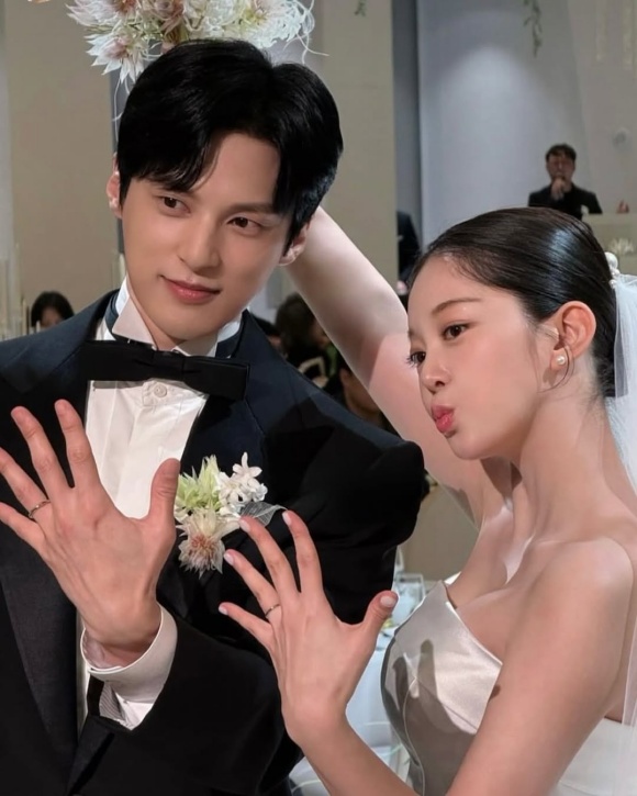 <b>김가은</b><b>윤선우</b>, 10년 열애 끝 <b>결혼</b> 소감…"가장 행복한 날"