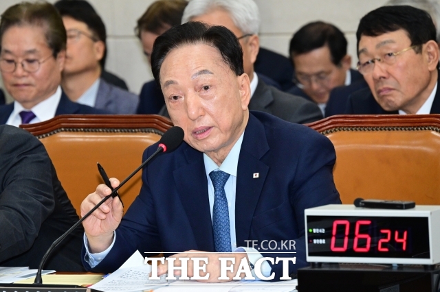 7일 김철수 대한적십자사 회장이 사의를 표명했다. 과거 인종차별 발언에 대한 이재명 대통령 감찰 지시와 신천지에 52차례 표창을 줘 논란이 일자 사퇴했다. 사진은 지난 10월 22