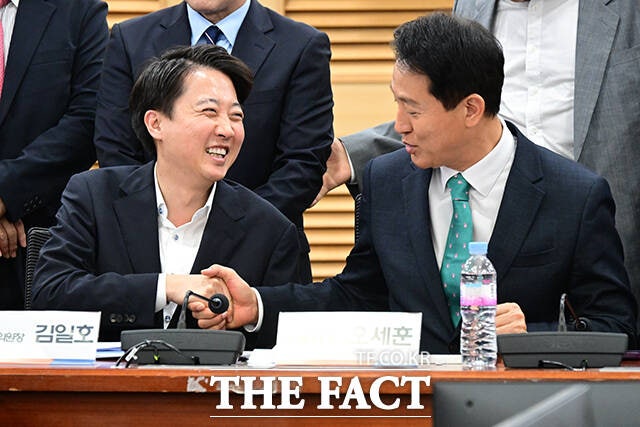 개혁신당이 내년 6·3 지방선거에서 독자 노선을 택하겠다고 밝혔다. 국민의힘과의 연대 가능성에 분명히 선을 긋고, AI(인공지능) 기반 선거 전략과 청년 중심 조직을 앞세워 외연 