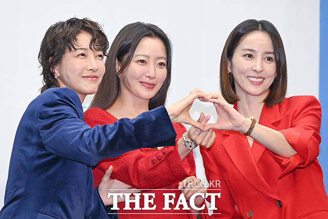 <b>김희선</b>-한혜진-진서연 '절친 3인방' [포토]