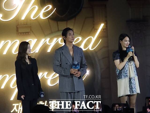[TF현장] '<b>재혼황후</b>' 신민아·주지훈·이세영, 중세 판타지 완벽 구현
