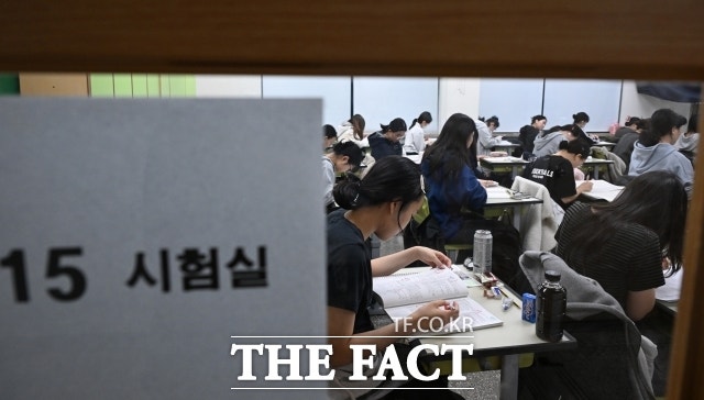 EBS "수학, 작년 <b>수능</b>과 비슷"…입시업체 "더 어려워"