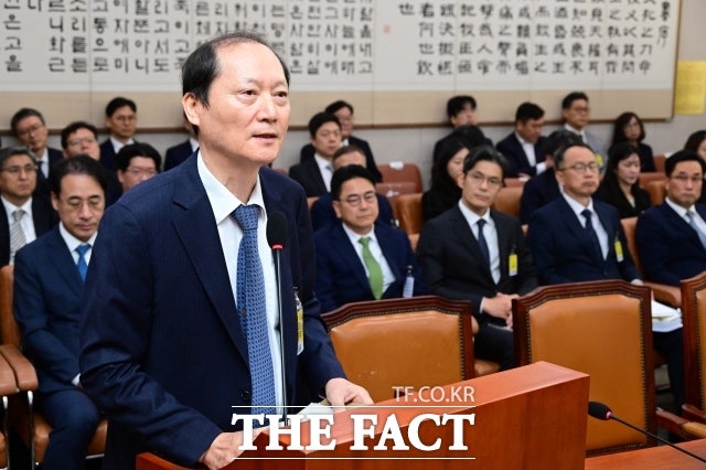 내란특검, '<b>안가 회동</b>' <b>이완규</b> 전 <b>법제처장</b> 조사…"모두 억측"