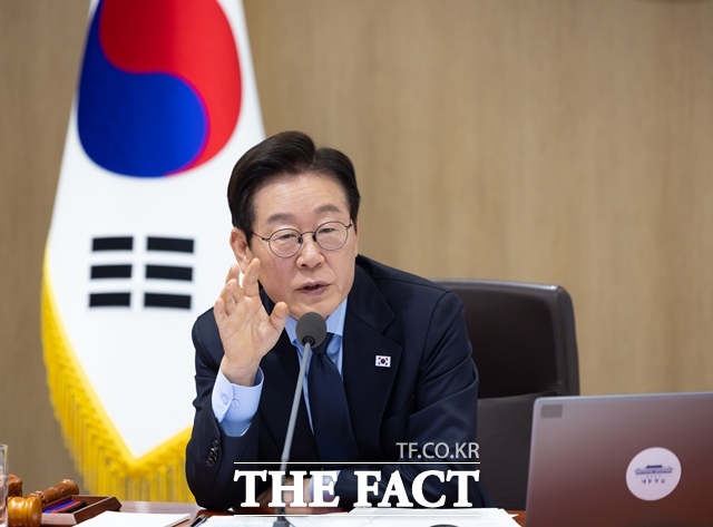 이재명 대통령은 전남 신안군 해상서 발생한 여객선 사고 보고를 받은 직후 인명 피해가 없도록 신속히 사고 수습에 나서는 한편 국민들이 안심하실 수 있도록 구조 현황을 실시간 공개할