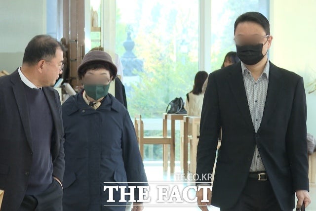 '양평 개발 특혜 의혹' <b>김건희 오빠 구속심사</b> 출석