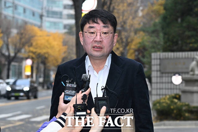 '서부지법 난동 배후' 의혹 경찰 조사 출석한 '<b>신의한수</b>' <b>신혜식</b> [TF사진...