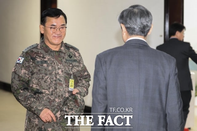 <b>여인형</b>, "윤석열, 군 실태 몰라…무릎 꿇고 '<b>계엄 불가</b>' 직언"